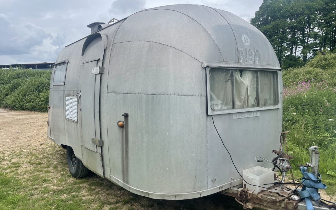 £15.75k  – 1957 7 panel Traveler 15ft body (California)Original interior